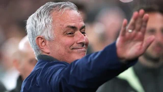 Internationale Fussball-News – Mourinho erhält Dreijahresvertrag – Artan pfeift Supercup