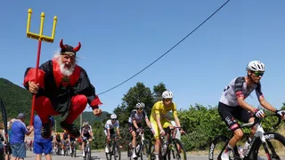 Bilder der Woche – Ein teuflischer Velo-Fan und weitere Fotohighlights