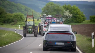Automarke wieder im Aufwind – Unpolitischer Elon Musk tut Tesla gut