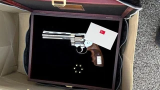Nato-Gipfel in Ankara – Erdogan verschenkt Revolver an Merz, Starmer und Co.