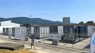 Stromnetz der Zukunft – In der Schweiz beginnt das Zeitalter der Grossbatterien